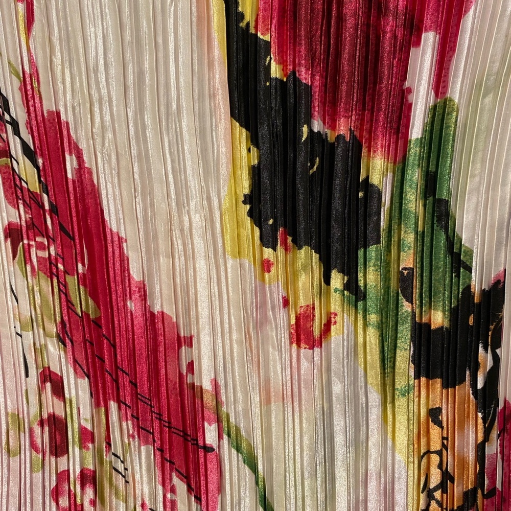 Dressbarn Red and Yellow Pleated Cap Sleeve Blouse - Picture 3 of 4